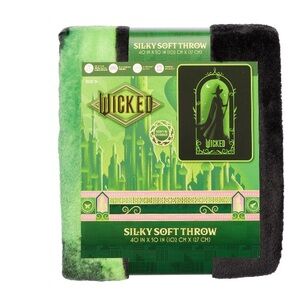 Wicked Kids Silky Soft Plush Throw, 40 x 50, Universal